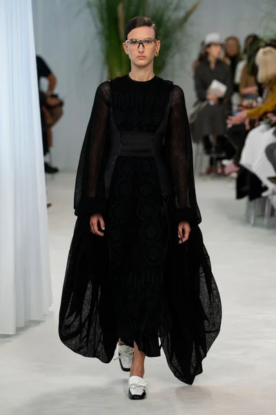 Look 28